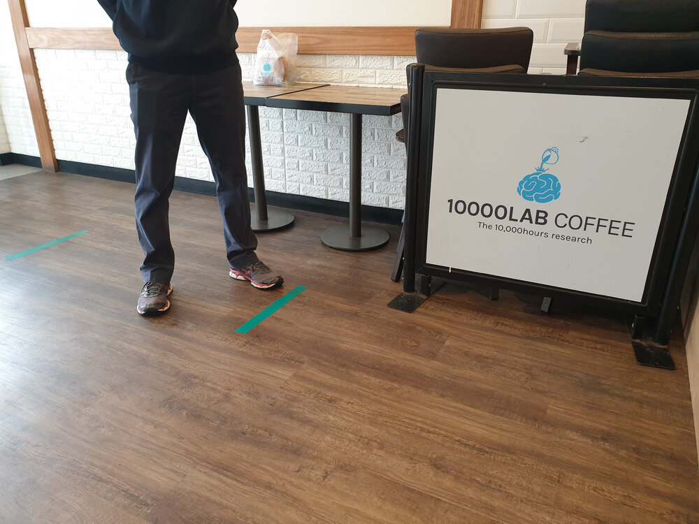 Interior of the Eastwood cafe 100000LAB Coffee &amp; Bakery, May 2020