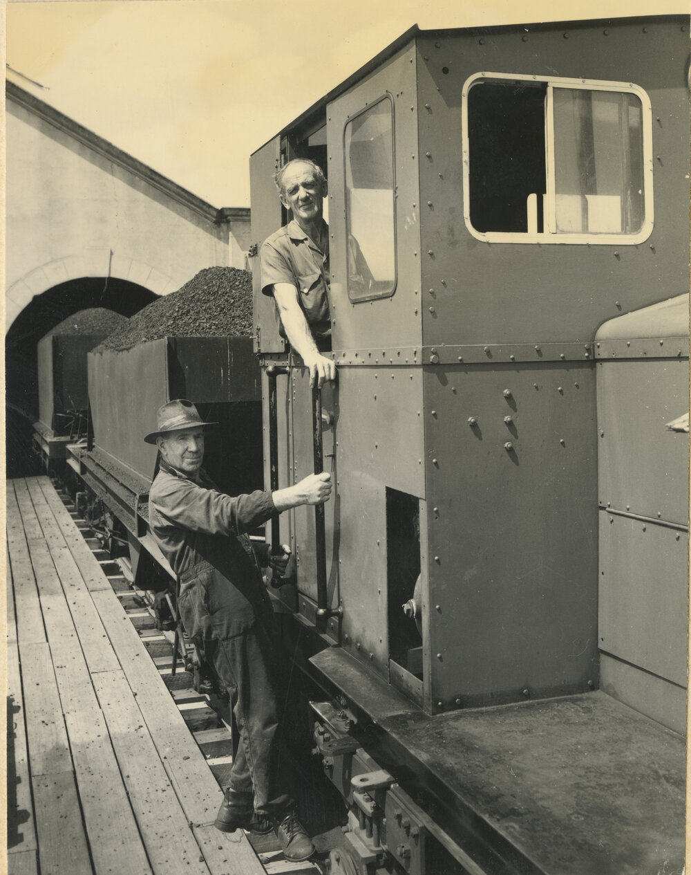  Ryde Pumping Station No.2 : 'Planet' diesel locomotive and boards coal wagons at entry to bunkers