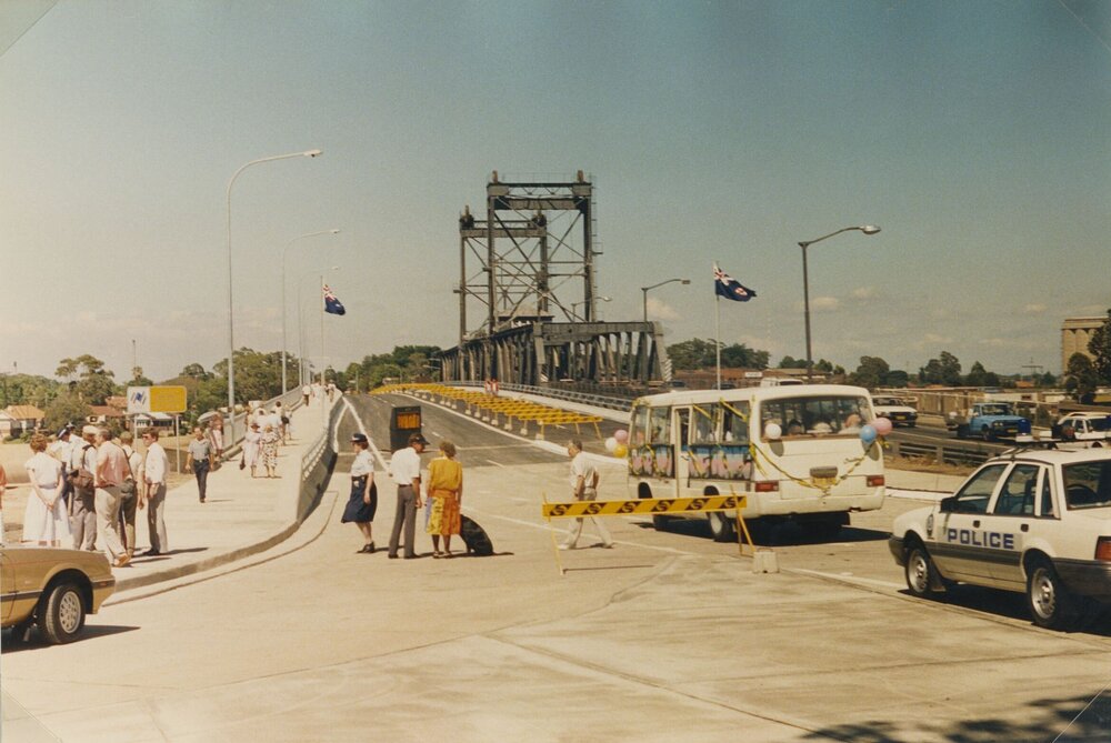 Vehicles waiting to cross at the Ryde Bridge opening on 25 November 1988