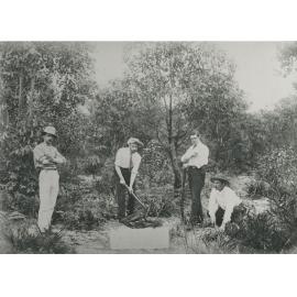 E M De Burgh, E B Price, Will Cuppaidge & Loftus Cuppaidge at Botany on Christmas Day