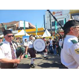 Castle Hill RSL Pipe Band in the Granny Smith parade, 2023