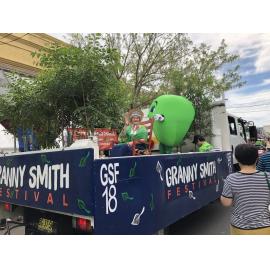 Granny Smith and Sweetie Pie in the Granny Smith parade, 2018