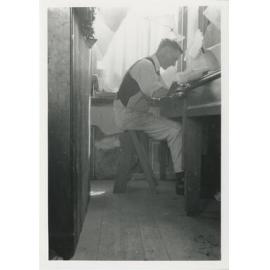 Herbert Gallop working as a signwriter in Dalley Street, Sydney