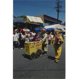 Hotpot food wagon and clowns in the Granny Smith Parade