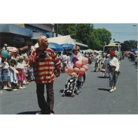 Granny Smith Festival parade & crowds