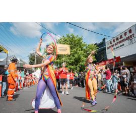 Granny Smith Festival 2025: street performers with the Australian Badminton Academy following behind in the parade