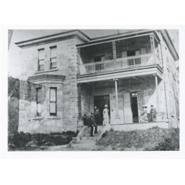 Saintonge, Avenue Road Hunters Hill, 1885 : Alfred Randall on the steps and on the verandah: Frederick Le Geyt Piguenit, Mary Ann Piguenit, Agnes Randall, Harriet Halligan and William Charles Piguenit