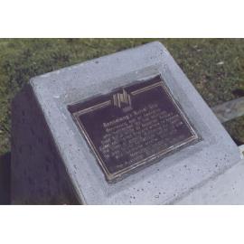 Bennelong's burial place plaque : closeup of inscription