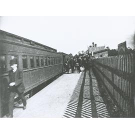 Steam train at Eastwood railway station, 1912-1920