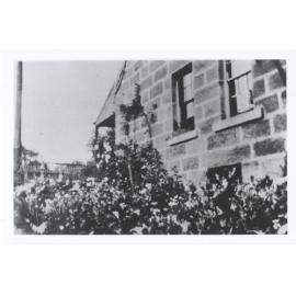 North-west side view of "Rockend" cottage, Punt Road Gladesville, around 1900