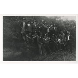 Ryde Council outdoor gang & unemployment relief scheme workers at De Burgh's Bridge quarry, around 1935