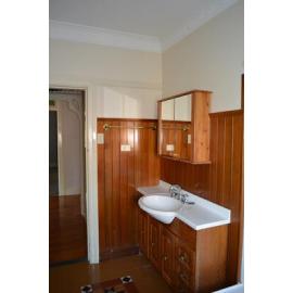 Elsinore, 20 Osborne Avenue, Putney: bathroom