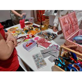 Upcycling accessories : beads, ribbons, buttons etc