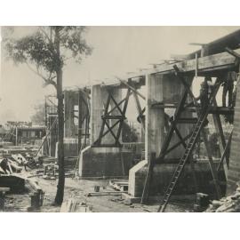 Ryde Pumping Station No.2 : coal staithe concrete viaduct under construction in early 1918